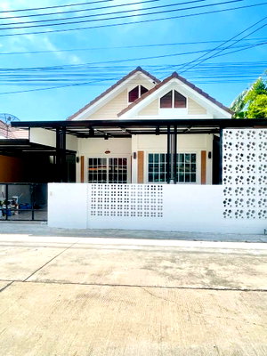 ขายบ้านแฝด : ขายบ้านแฝดรีโนเวทใหม่พร้อมอยู่ ม.อยู่สบาย หนองตำลึง นิคมอมตะชลบุรี