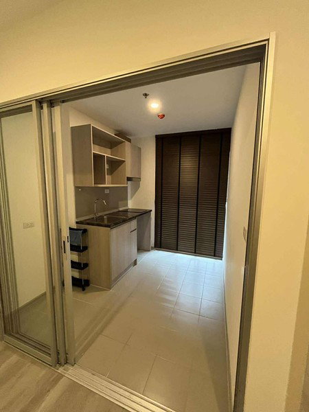 picture A033945 Elio Sathorn - Wutthakat - 7/8