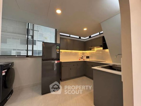 2-BR Condo At Supalai Place Sukhumvit 39 Near BTS Phrom Phong (ID 2906702)