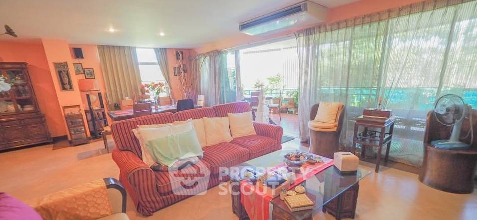 picture 2-BR Condo 203 Sqm Executive Residence 4, Phratamnak (ID 2901071) - 1/7