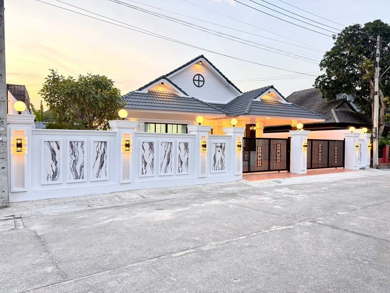 รูป ขายบ้านเดี่ยวหลังใหญ่สวยหรู พื้นที่เยอะ 4 ห้องนอน แหลมฉบัง ศรีราช - รูปที่ 3/20