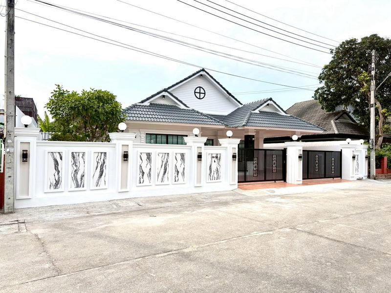 รูป ขายบ้านเดี่ยวหลังใหญ่สวยหรู พื้นที่เยอะ 4 ห้องนอน แหลมฉบัง ศรีราช - รูปที่ 2/20