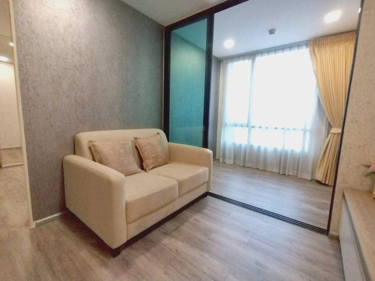 picture Brown Condo phaholyothin             67 - 2/15