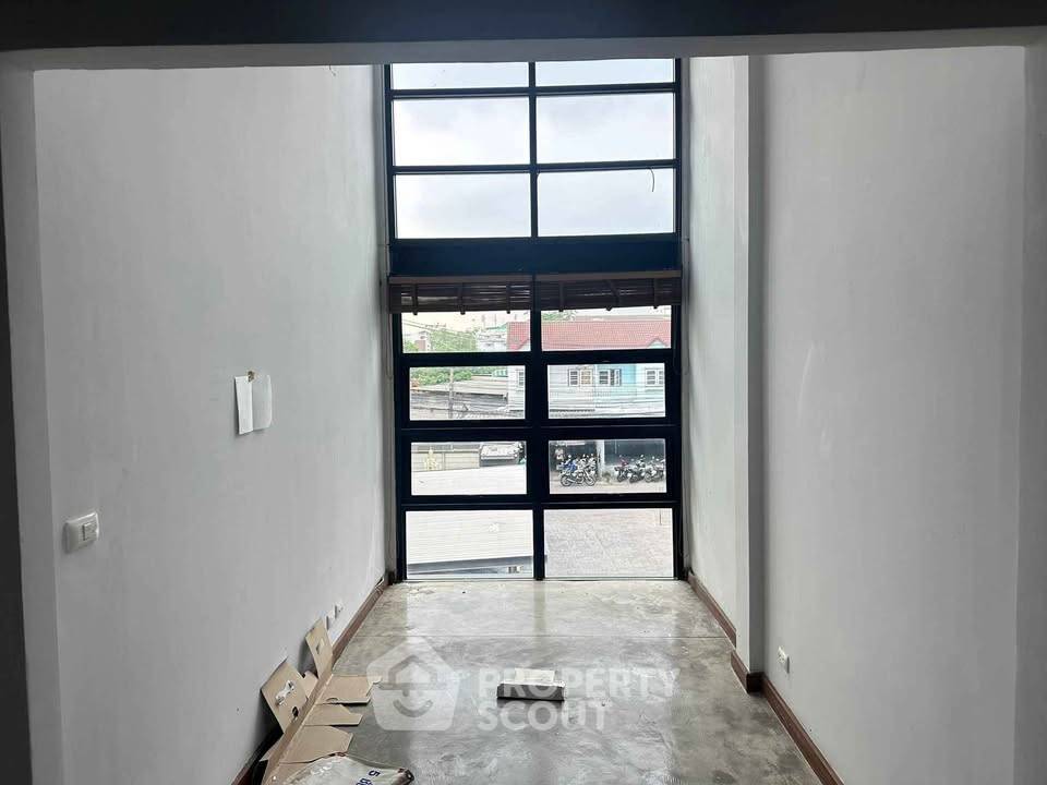 รูป คอนโด 10 ห้องนอน Clover Ladprao 83 ขนาด 700 ตร.ม. เขตวังทองหลาง 📍 (ID 2911359) - รูปที่ 16/27