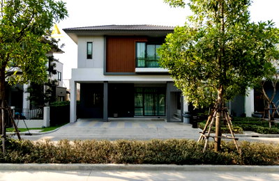 เช่าบ้านเดี่ยว ม.รังสิต :  ให้เช่าบ้านเดี่ยว 2.5 ชั้น หมู่บ้านนิรติ ดอนเมือง 4 ห้องนอน มีEV Charger ใกล้สนามบินดอนเมือง