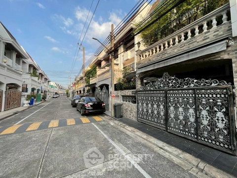 ทาวน์โฮม 5 ห้องนอน 400 ตร.ม. ขาย ในพัทยา หนองปรือ (ID 2909378)