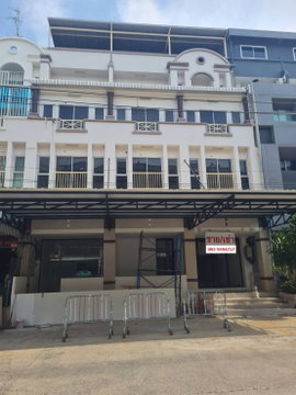 ให้เช่าอาคารพาณิชย์ 5 ชั้น 3 คูหาติดต่อกัน (ถ.รามอินทรา ใกล้สถานีรถไฟฟ้า-รพ.สินแพทย์) ทำเลดี เดินทางสะดวก เช่า 80,000 บาท/เดือน โทร 093-9594717