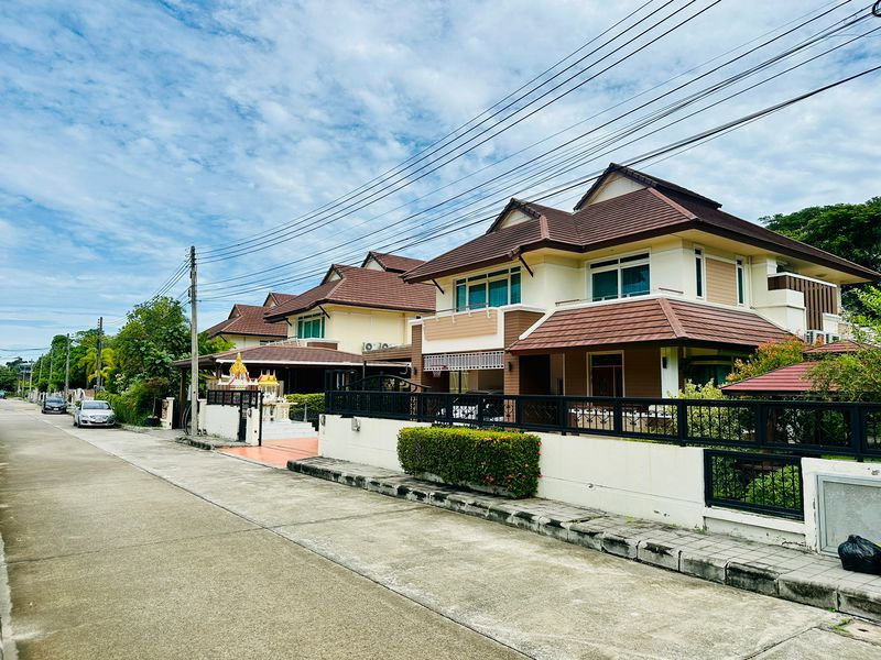 ขายบ้านเดี่ยว : ขายบ้านเดี่ยวหรู เดอะบูเลอวาร์ด ศรีราชา บ้านสวย พร้อมอยู่