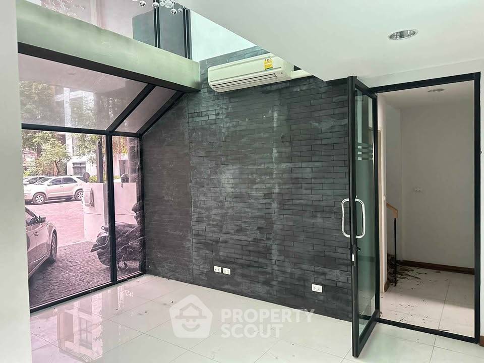 รูป คอนโด 10 ห้องนอน Clover Ladprao 83 ขนาด 700 ตร.ม. เขตวังทองหลาง 📍 (ID 2911359) - รูปที่ 5/27