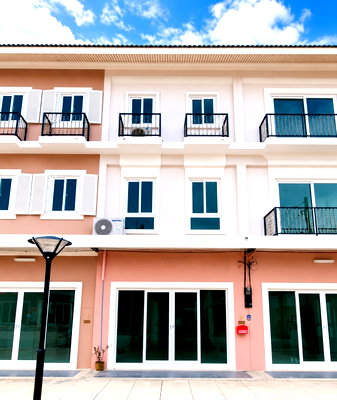 Townhouses for rent The Prince Royal College : ✨For rent 3 story commercial building Supalai Monte Biz Chiang Mai project opposite Central Festival suitable for an office clinic