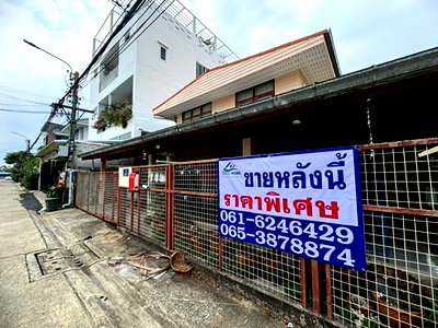 Land for sale Ladprao 48, Chokchai 4, Ladprao 71 : Two-story detached house for sale in Sangkhsit Village, Soi 6, near BTS Chokchai 4 station. **Price: 6.5 million baht** (N.2093)
