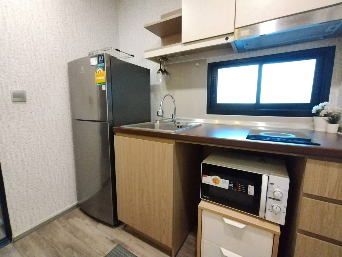 picture Brown Condo phaholyothin             67 - 11/15