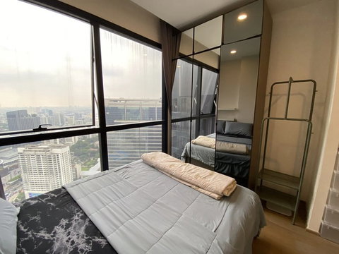 A035632 Ashton Chula - Silom