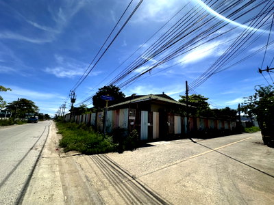 Factory for sale Assumption University Bang Na Campus : Gravure printing factory for sale, ready to operate, 450 sq.wah, Soi Thai Pragan 26. Very good price.
