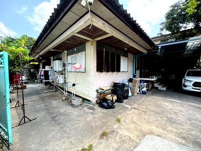 Land for sale ปุณณวิถี 21 : Land with existing building for sale, Sukhumvit Soi 101/1, near BTS Punnawithi (Vachirathamsathit 38) (N.2085)