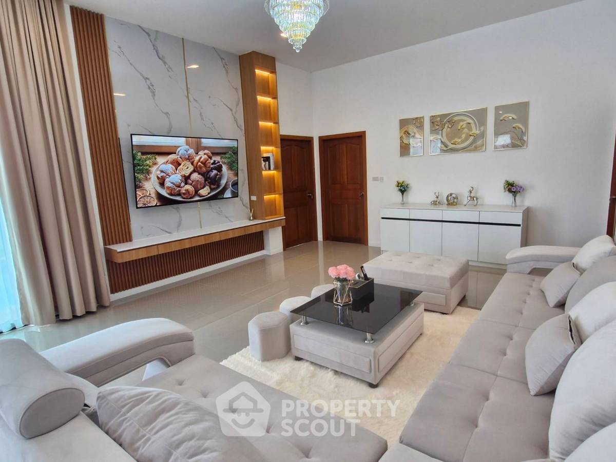 picture Pet-Friendly 4-BR Pool Villa In Pool Villa Bang Lamung, Pong (ID 2912910) - 4/18