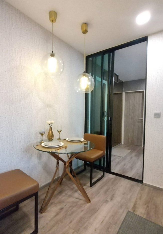 picture Brown Condo phaholyothin             67 - 9/15