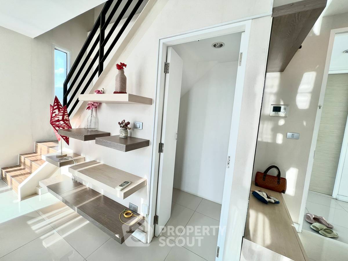 picture High-Floor 2-BR 70 Sqm Condo At The Sky Sukhumvit, BTS Udom Suk (ID 2911432) - 4/8