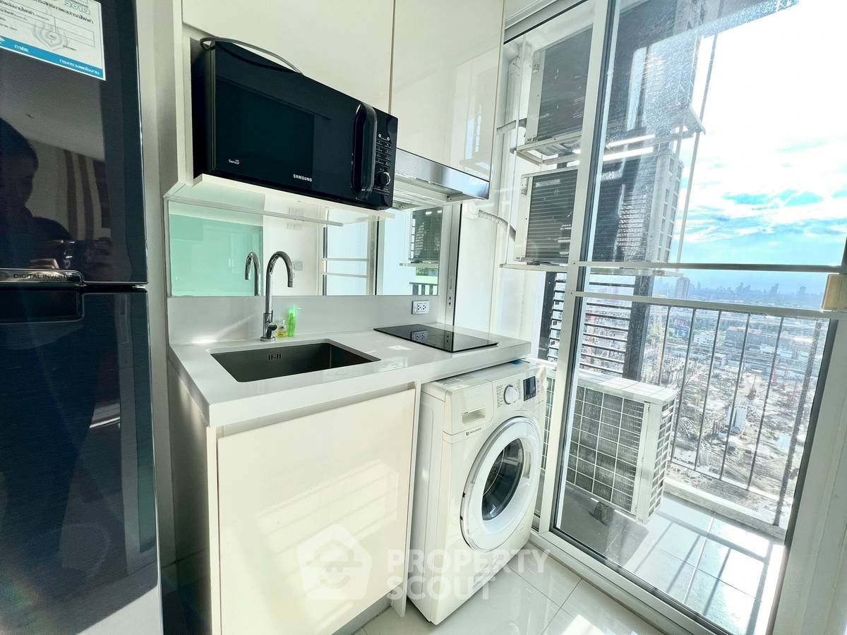 picture High-Floor 2-BR 70 Sqm Condo At The Sky Sukhumvit, BTS Udom Suk (ID 2911432) - 3/8
