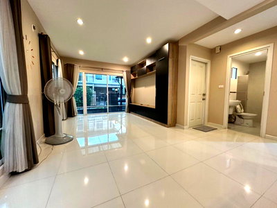 บ้านแฝด เมืองสมุทรปราการ สมุทรปราการ : For Sell at   The Plant Theparak Village