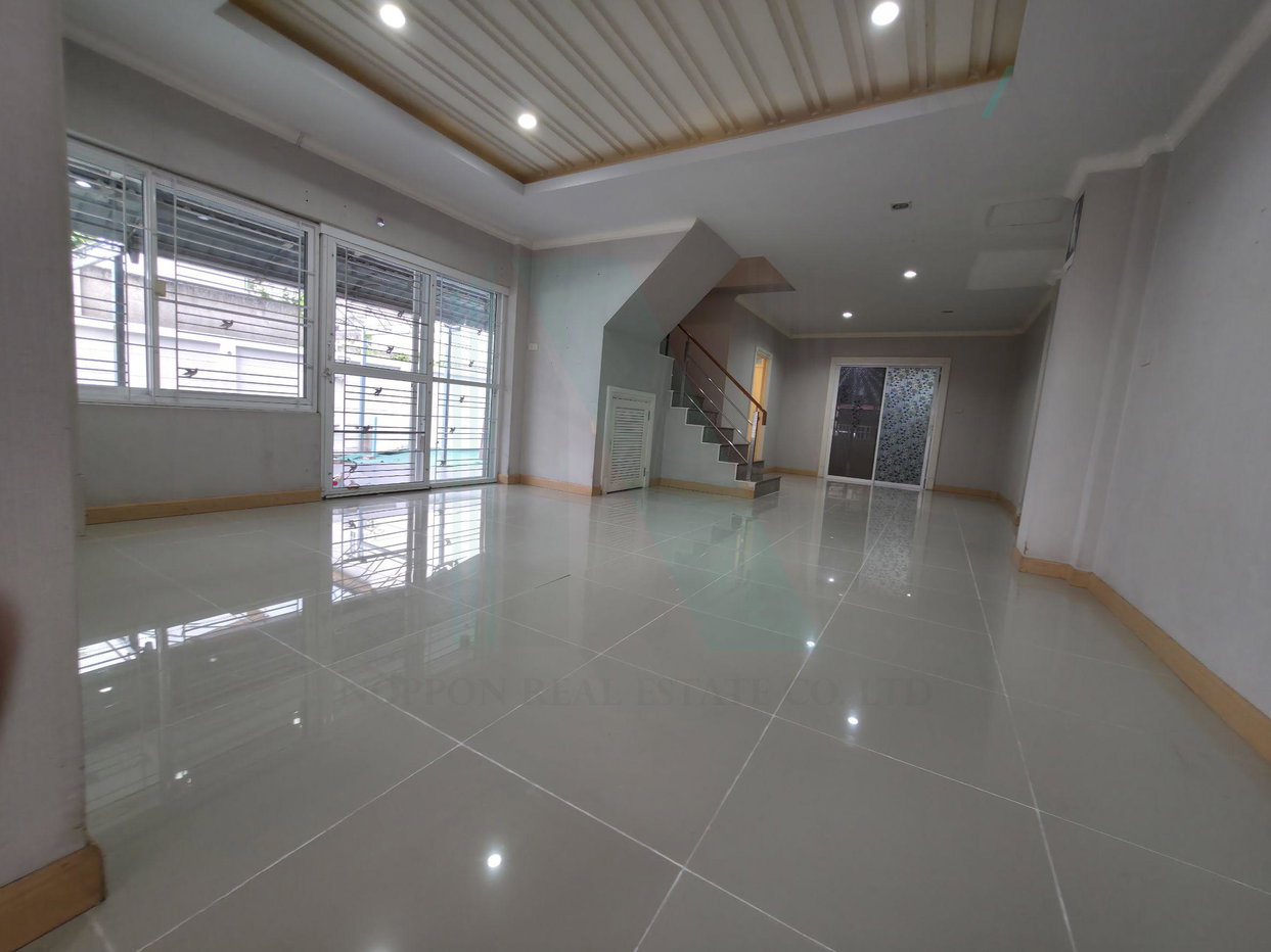 รูป ขายทาวน์เฮาส์ โครงการ รัชธานี 10 3 ชั้น 3 ห้องนอน 4 ห้องน้ำ - รูปที่ 3/8