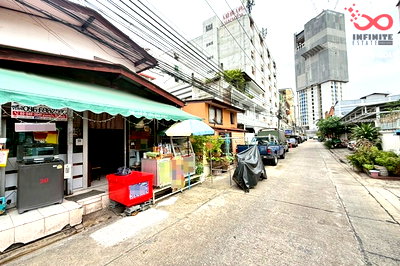 ที่ดิน ม.หอการค้าไทย : ขายที่ดินพร้อมห้องเช่า 27ตรว. ถนนประชาอุทิศ ห้วยขวาง ใกล้MRT 