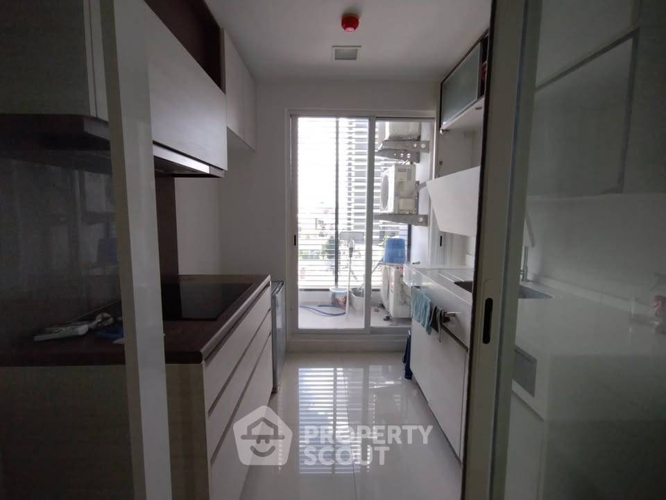 รูป คอนโด 2 ห้องนอน The Room Sathorn-Taksin ใกล้ BTS โพธิ์นิมิต 300 ม. (ID 2916034) - รูปที่ 3/5