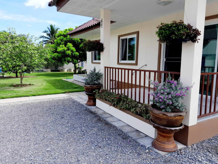 รูป บ้านเดี่ยว 2 หลัง บนที่ดิน 1 ไร่ ตกแต่งพร้อมอยู่ - รูปที่ 2/28
