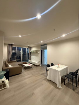  The Room Sathorn -            Taksin 
