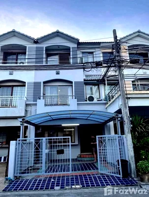 Townhouses for sale Ramkhamhaeng University : For sale and Rent 3 Bed Townhouse at Baan Klang Muang Rama 9 6295504