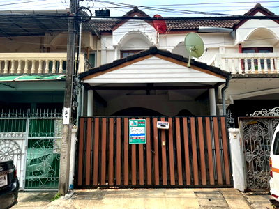 Townhouses for rent Thailand Cultural Centre  : 2-Storey Townhouse for Rent in Huai Khwang, Soi Sitthipanya, Prime Location, Ready to Move In, 120 sq.m., 2 Bedrooms, 2 Bathrooms