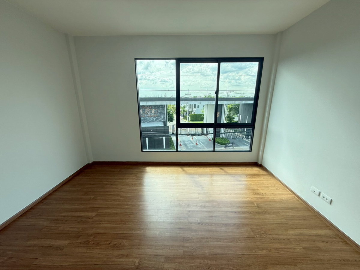 รูป #ขาย / เช่า โฮมออฟฟิศ 3 ชั้น DISTRICT พหลโยธิน–วิภาวดี | AP Home Office   มี 3ห้องนอน 4 ห้องน้ำ โฮมออฟฟิศทำเลดีในโครงการคุณภาพจาก AP  - รูปที่ 9/18