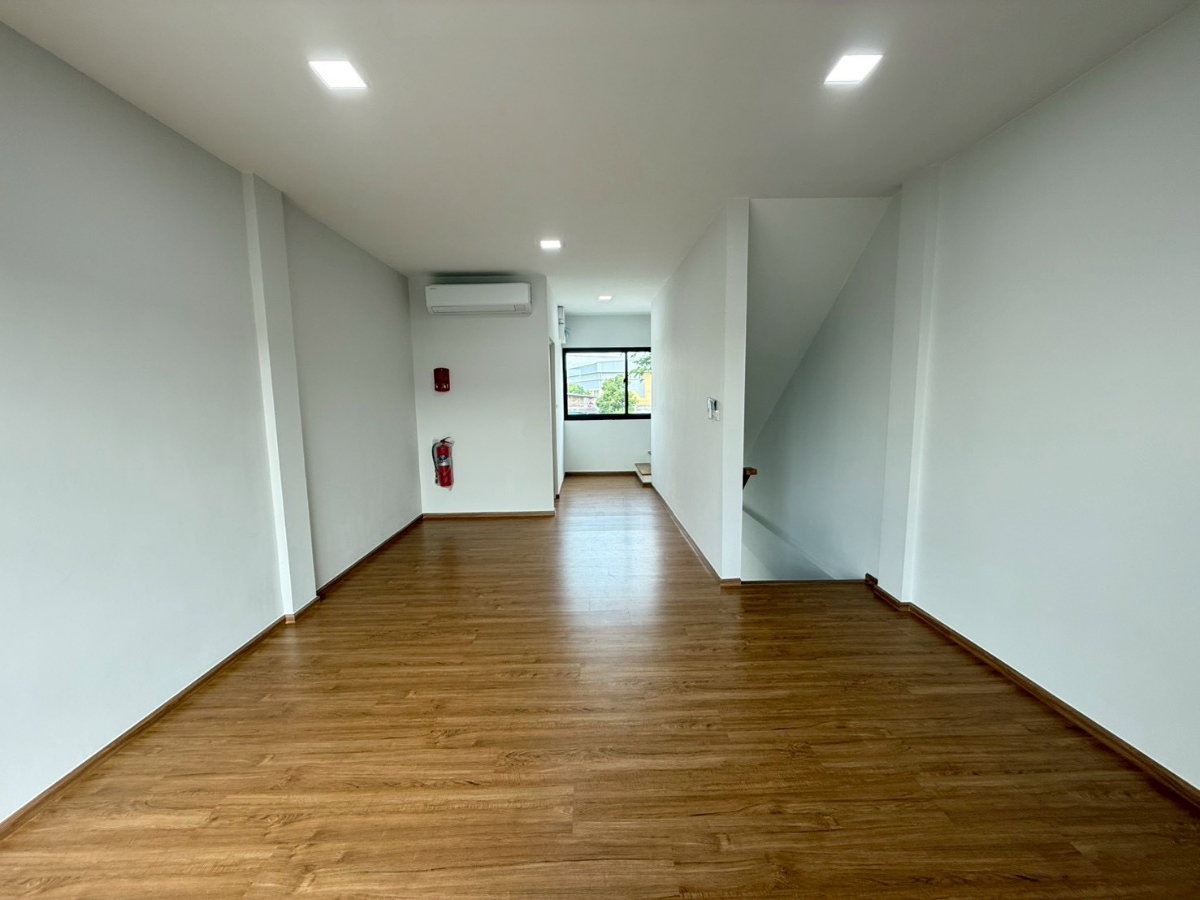 รูป #ขาย / เช่า โฮมออฟฟิศ 3 ชั้น DISTRICT พหลโยธิน–วิภาวดี | AP Home Office   มี 3ห้องนอน 4 ห้องน้ำ โฮมออฟฟิศทำเลดีในโครงการคุณภาพจาก AP  - รูปที่ 16/18