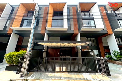 ขายทาวน์โฮม : ขายทาวน์โฮมหรู ชิเซน พัฒนาการ 32 สวนหลวง 3.5 ชั้น 21.3 ตร.ว.ใกล้แอร์พอร์ตเรลลิงก์ รามคำแหง