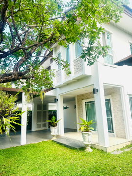 บ้านเดี่ยวในทำเลคุณภาพ ที่มอบการพักผ่อนเงียบสงบให้กับคุณ บ้านหันทิศใต้ บนที่ดินกว่า 84.8 ตรว. พื้นที่ใช้สอย 200 ตรม. 5 ห้องนอน 4 ห้องน้ำ 4 จอดรถ 
