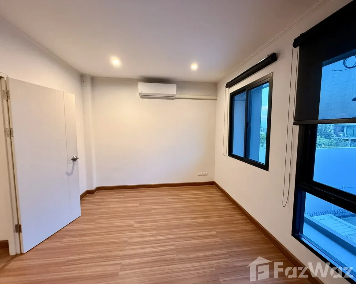 รูป ทาวน์โฮม 3 ชั้น หลังมุม พื้นที่ใหญ่ พร้อมเข้าอยู่ 6288845 - รูปที่ 15/21