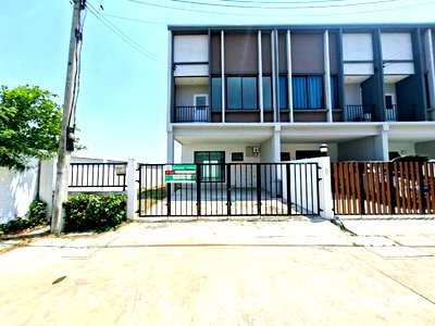 Townhouses for sale : TOWN HOUSE 33.7 Sq.w. Lam Luk Ka Pathumthani for 3.5M