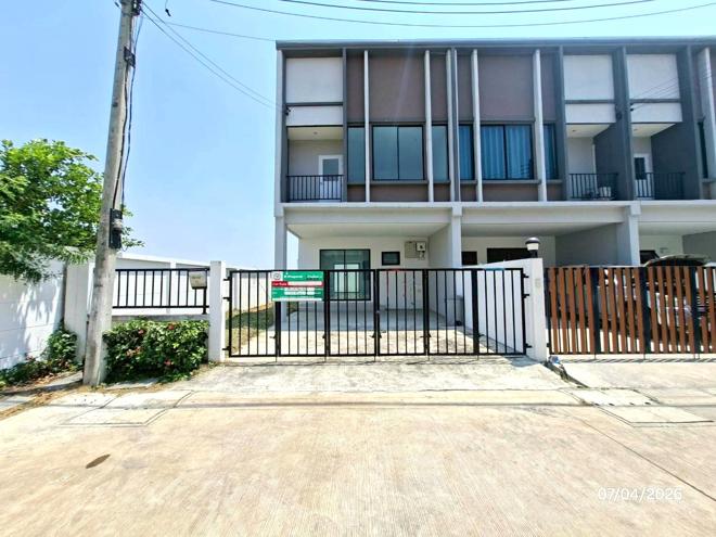 Townhouses for sale : TOWN HOUSE 33.7 Sq.w. Lam Luk Ka Pathumthani for 3.5M