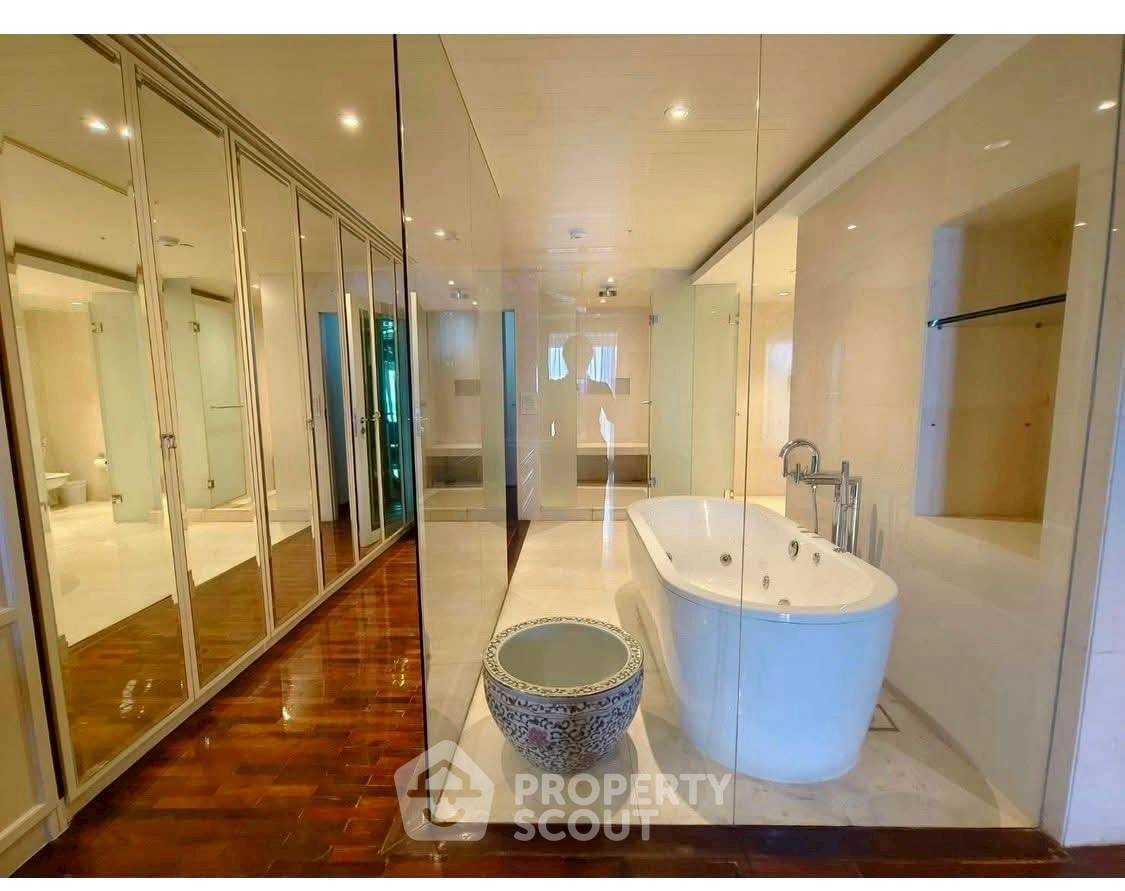 รูป คอนโด 2 ห้องนอน ชั้นสูง 18 267 ตร.ม. Nusa State Tower คอนโดมิเนียม ใกล้ BTS สะพานตากสิน 400 ม. (ID 2915005) - รูปที่ 12/15