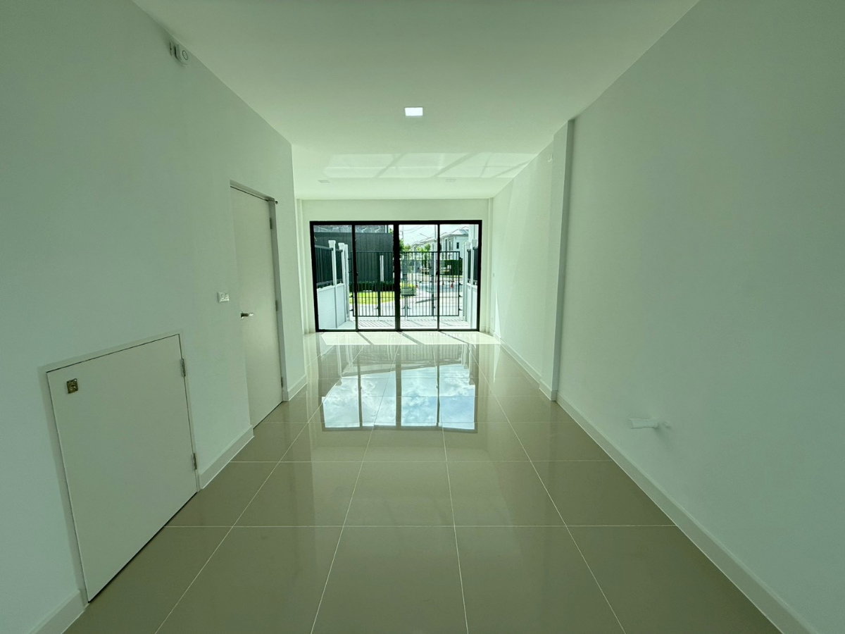 รูป #ขาย / เช่า โฮมออฟฟิศ 3 ชั้น DISTRICT พหลโยธิน–วิภาวดี | AP Home Office   มี 3ห้องนอน 4 ห้องน้ำ โฮมออฟฟิศทำเลดีในโครงการคุณภาพจาก AP  - รูปที่ 3/18