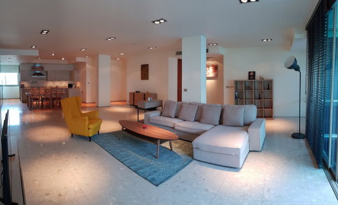 วิวสระว่ายน้ำ ระเบียงใหญ่  Pet friendly  ขนาด 210 ตร.ม. ที่ Ficus Lane 
