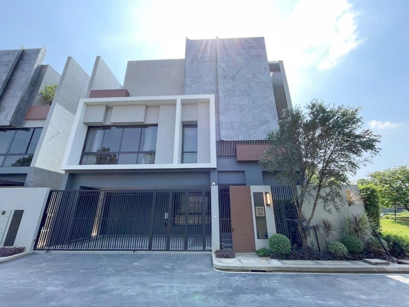 บ้านเดี่ยวให้เช่า : บูก้าน กรุงเทพกรีฑา 4 นอน 5 น้ำ 430 ตร.ม. บ้านหัวมุม ลิฟท์ส่วนตัว
