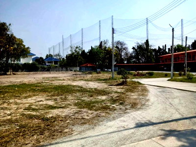 Land for sale bansuan : Land for sale with a garden in Chonburi city. Good location, close to the city center, convenient transportation.