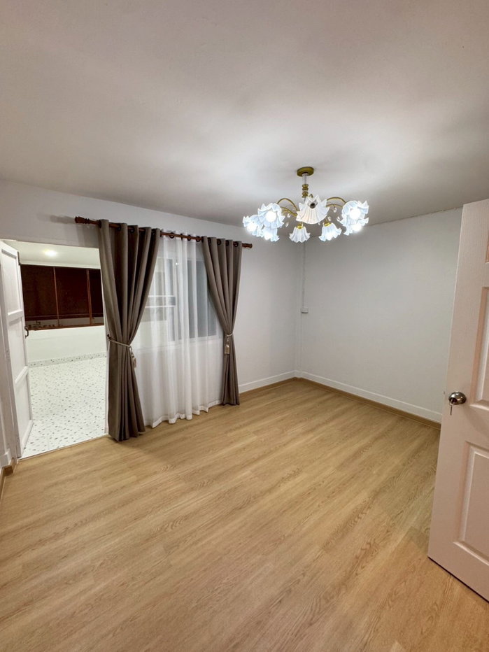 รูป ขายทาวน์โฮม 2 ชั้น ถ.เนตรดี บางแสน รีโนเวทใหม่ทั้งหลัง - รูปที่ 14/22