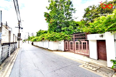 บ้านเดี่ยว ถนนสังคมสงเคราะห์ : ขายบ้านเดี่ยว 2 ชั้น 211 ตรว. ลาดพร้าว 64 ใกล้ MRT โชคชัย 4 