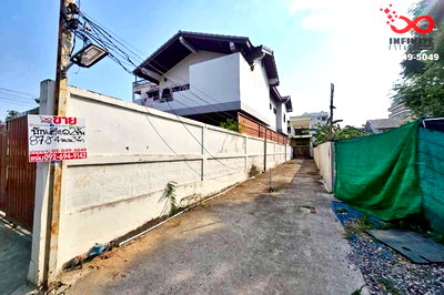 บ้านเดี่ยว ถนนกรุงเทพ-ชลบุรี มอเตอร์เวย์ : ขายบ้านเดี่ยว 2ชั้น 87ตร.ว. ซ.ศรีนครินทร์ 5 บางกะปิ ใกล้ MRT ศรีกรีฑา ขายถูก