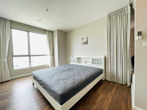 P-48602 — คอนโดแบรนด์หรูชั้นสูงทำเลเด่น! The Room Sathorn-Taksin ใกล้ BTS โพธิ์นิมิตร เฟอร์เครื่องใช้ไฟฟ้าครบ ราคา 18,000 บาท 