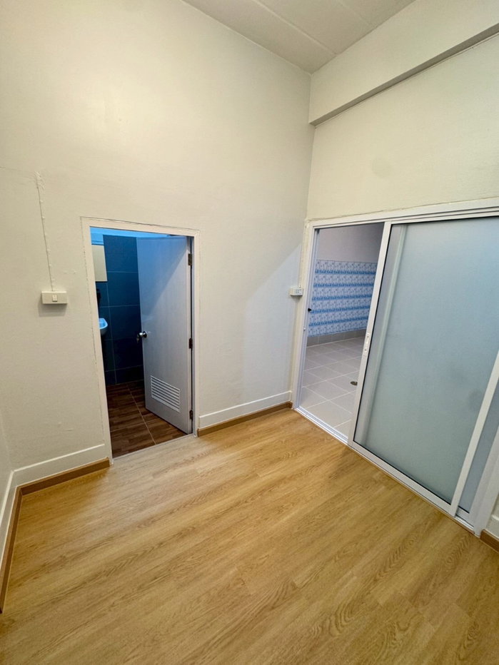 รูป ขายทาวน์โฮม 2 ชั้น ถ.เนตรดี บางแสน รีโนเวทใหม่ทั้งหลัง - รูปที่ 8/22