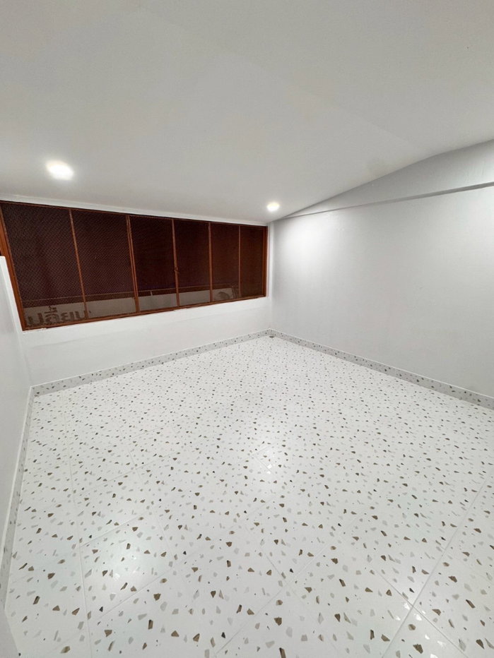 รูป ขายทาวน์โฮม 2 ชั้น ถ.เนตรดี บางแสน รีโนเวทใหม่ทั้งหลัง - รูปที่ 16/22