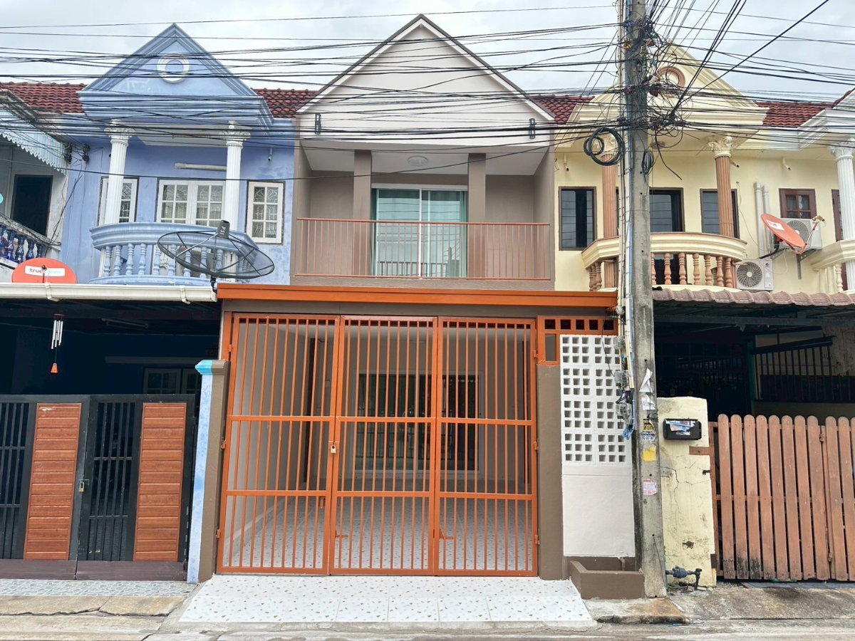 รูป ขายทาวน์โฮม 2 ชั้น ถ.เนตรดี บางแสน รีโนเวทใหม่ทั้งหลัง - รูปที่ 1/22